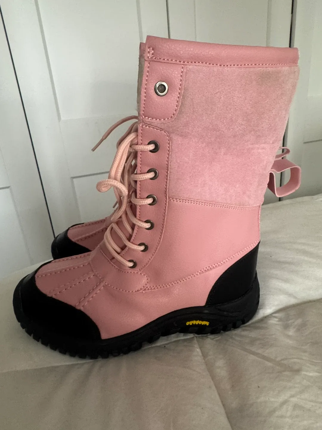 Brand New Ladies Size 8 Winter Boots in Box never Worn image indicator(2)