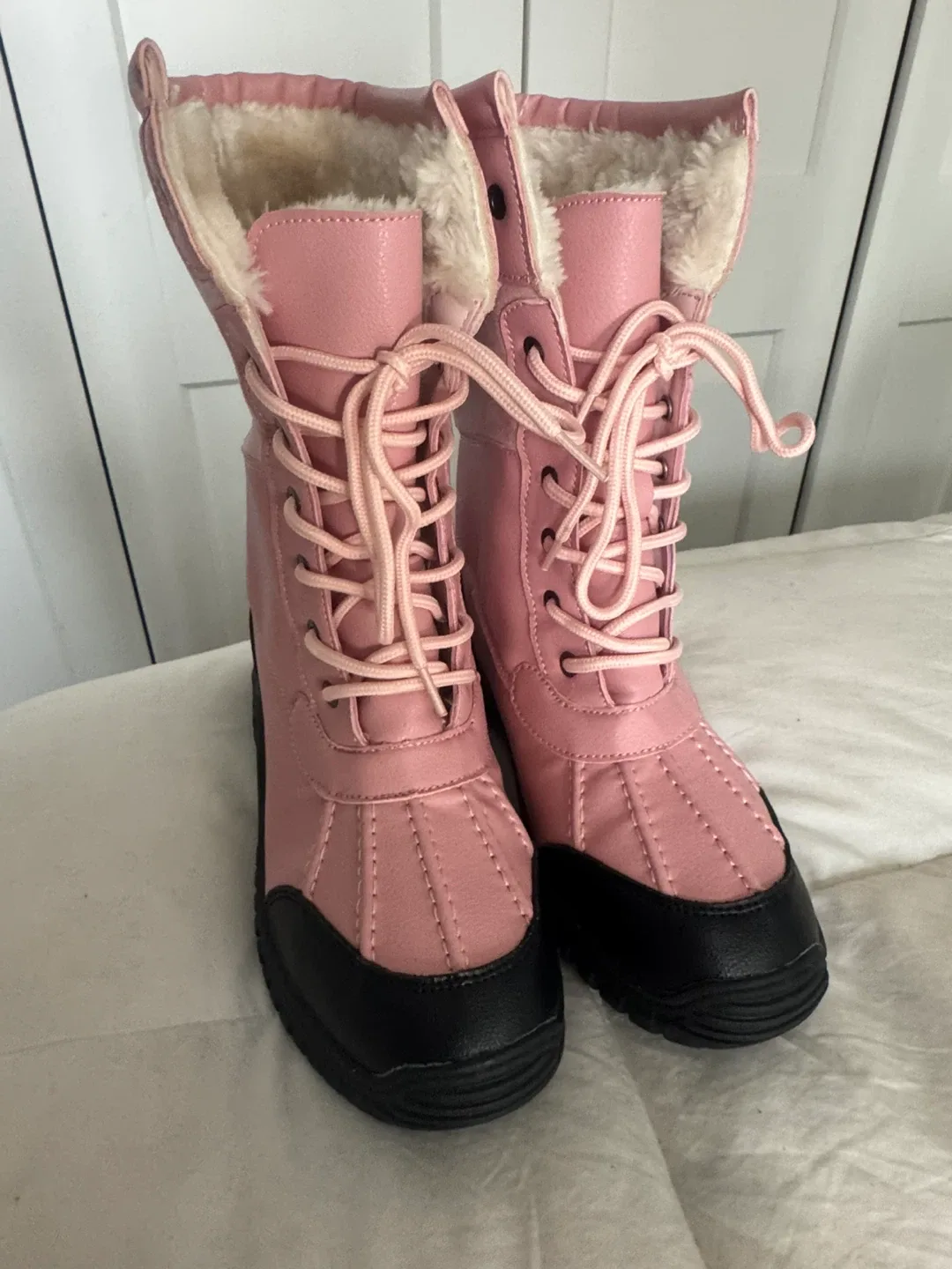 Brand New Ladies Size 8 Winter Boots in Box never Worn image indicator(3)