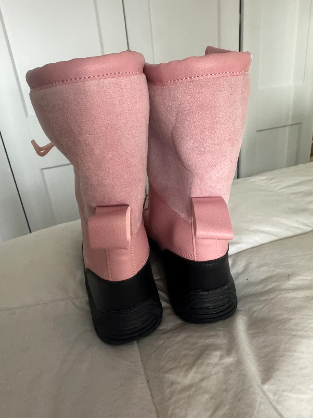 Brand New Ladies Size 8 Winter Boots in Box never Worn image indicator(6)