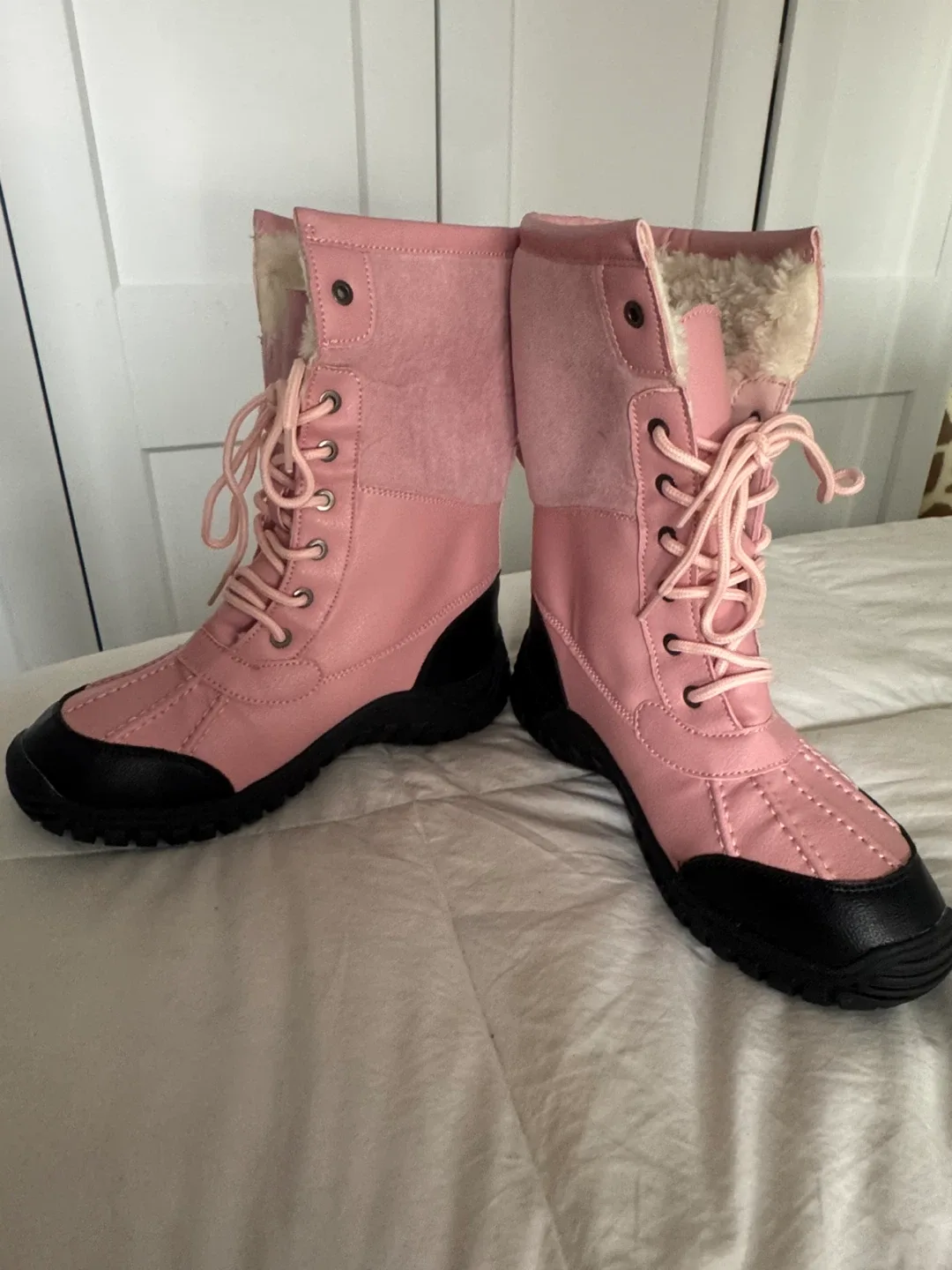 Brand New Ladies Size 8 Winter Boots in Box never Worn image indicator(9)