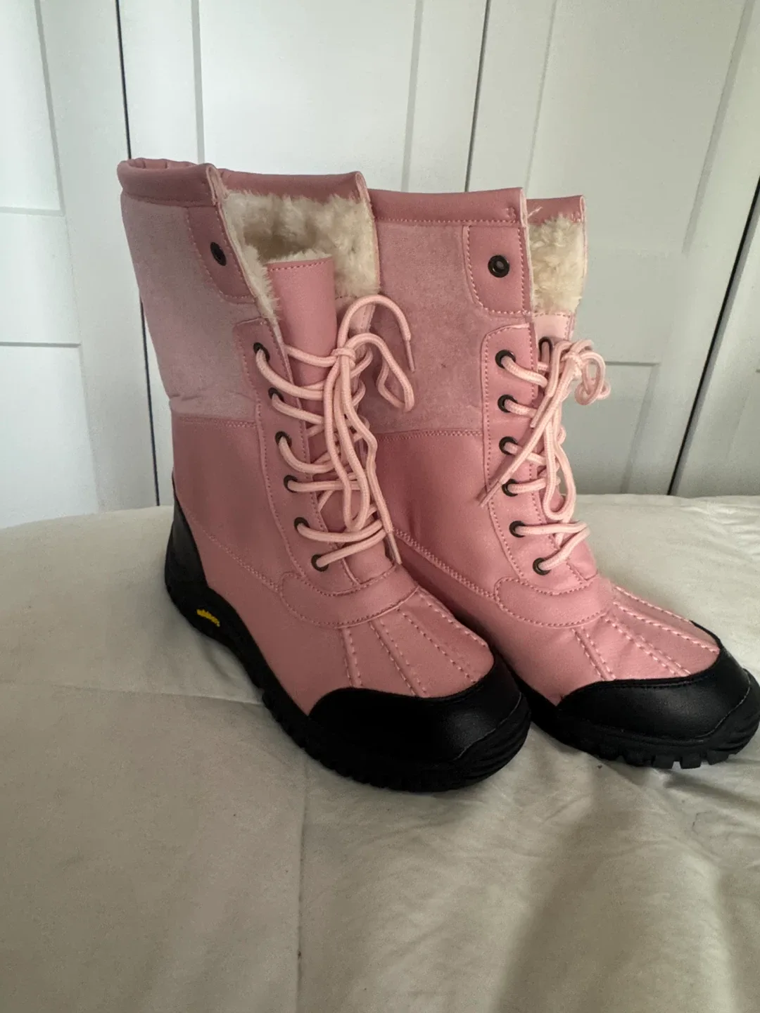 Brand New Ladies Size 8 Winter Boots in Box never Worn image indicator(10)