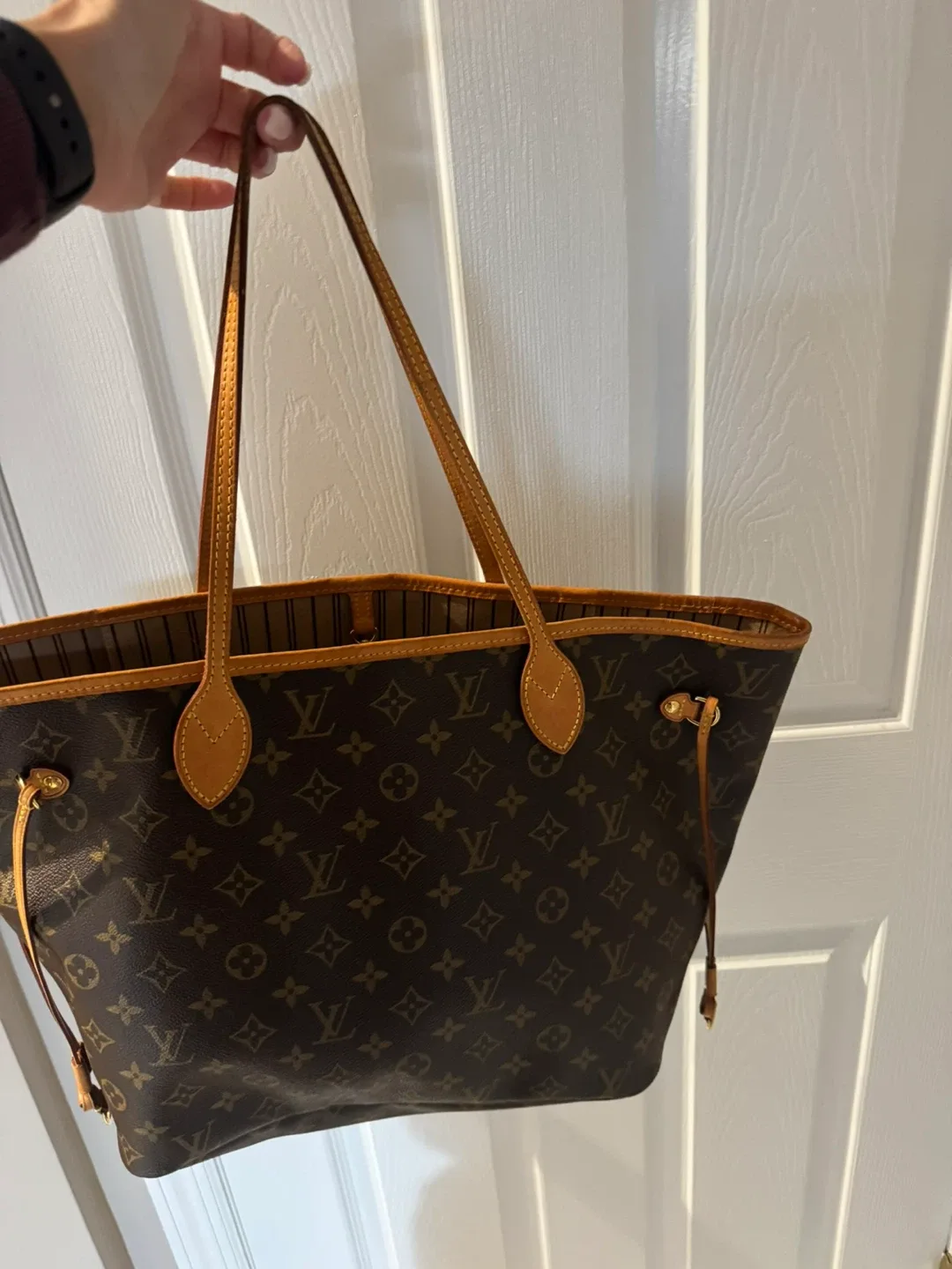 Louis Vuitton Neverfull MM Tote Bag image indicator(3)