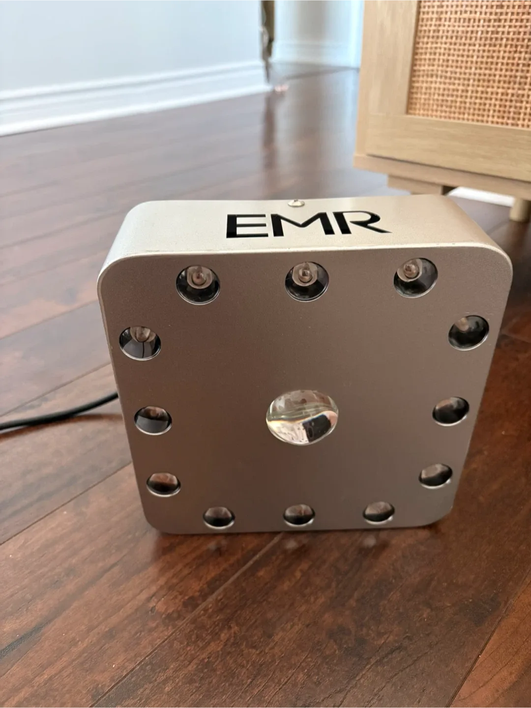 EMR Red Light Therapy Device image indicator(2)