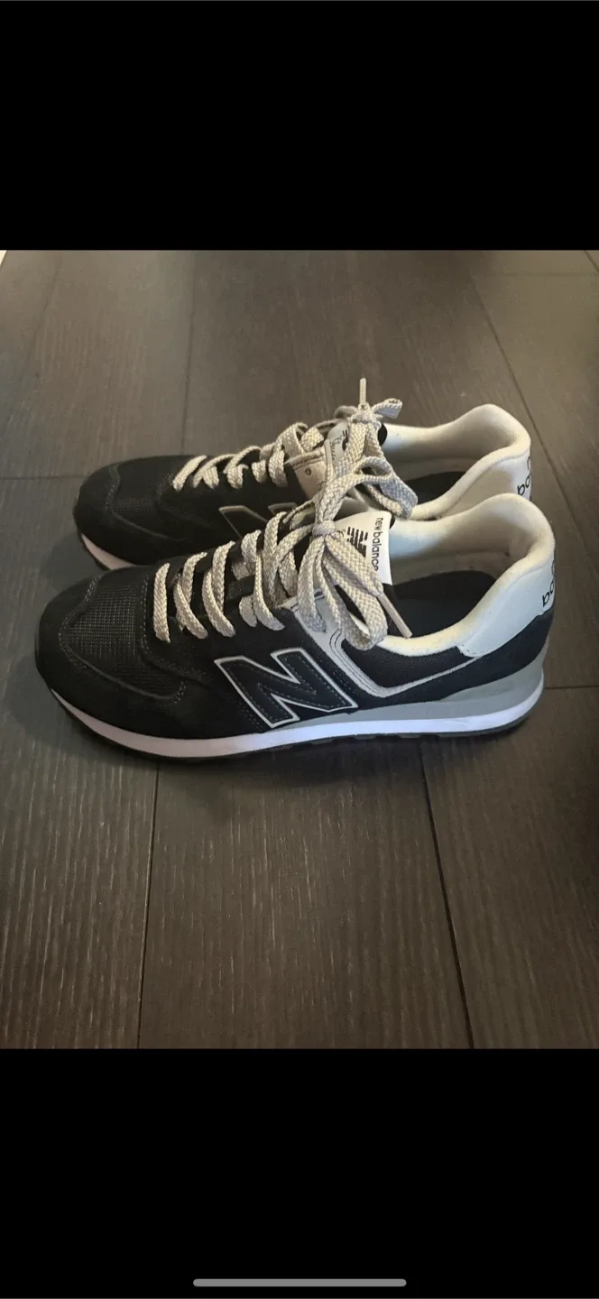 New Balance 574 Classic Black Sneakers - Size 9.5 image indicator(2)