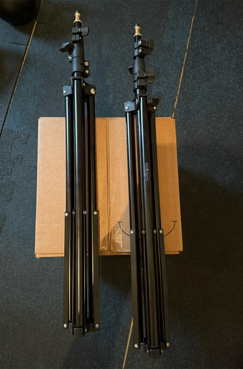 Interfit F5 Two-Head Continuous Lighting Kit image indicator(2)