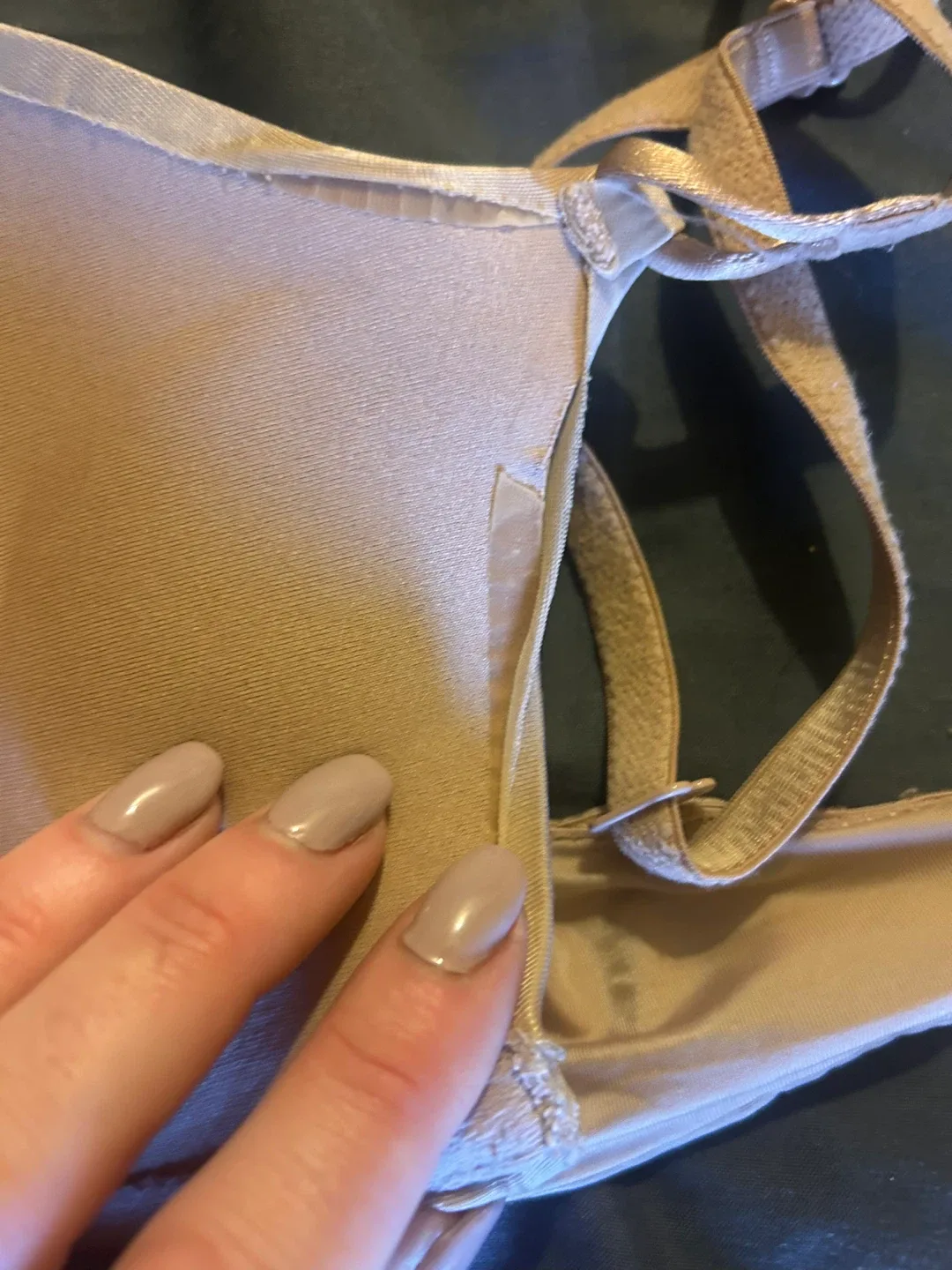 Victoria's Secret extreme cleavage Beige Bra - Size 32D image indicator(4)