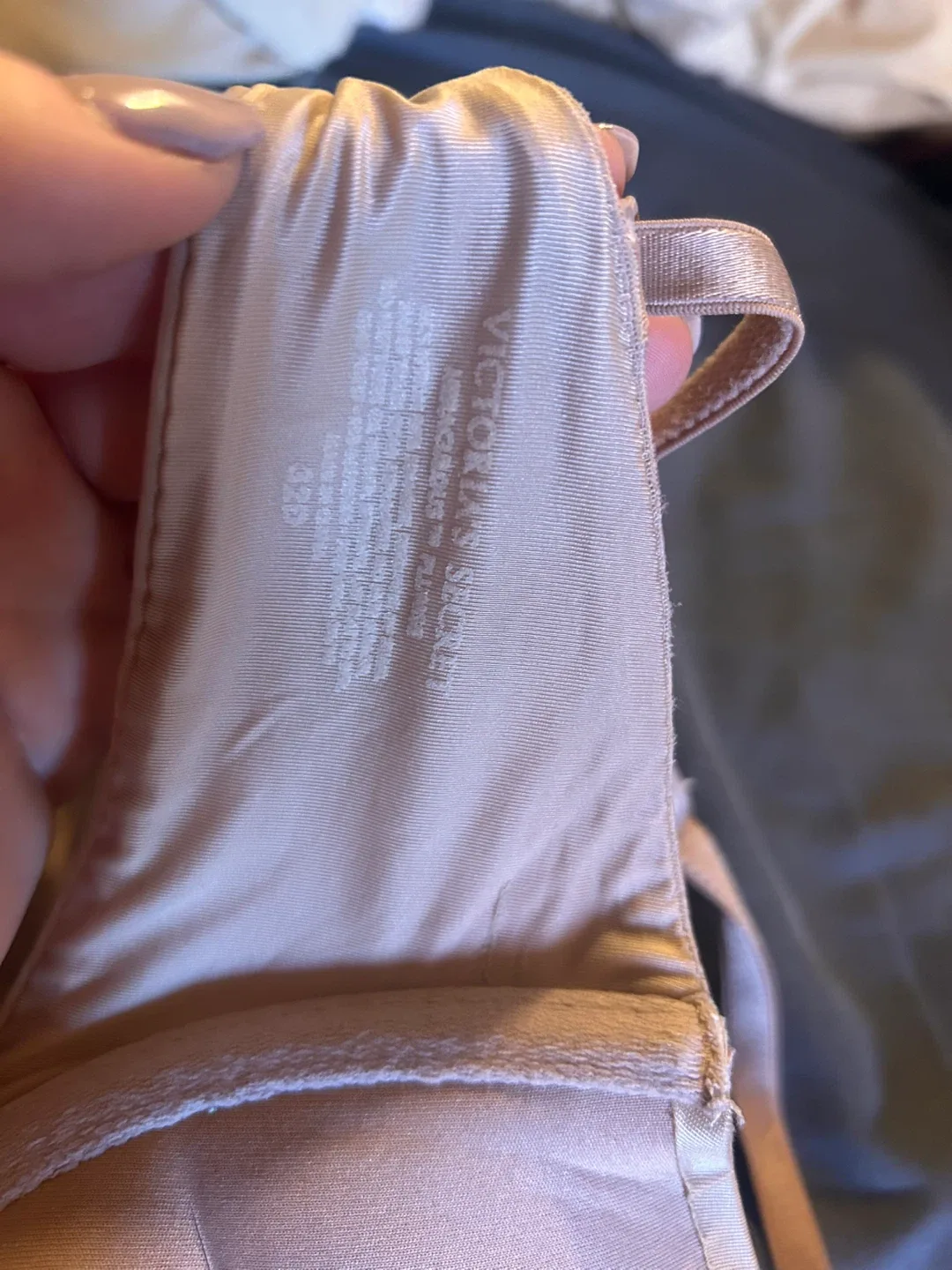 Victoria's Secret extreme cleavage Beige Bra - Size 32D image indicator(5)