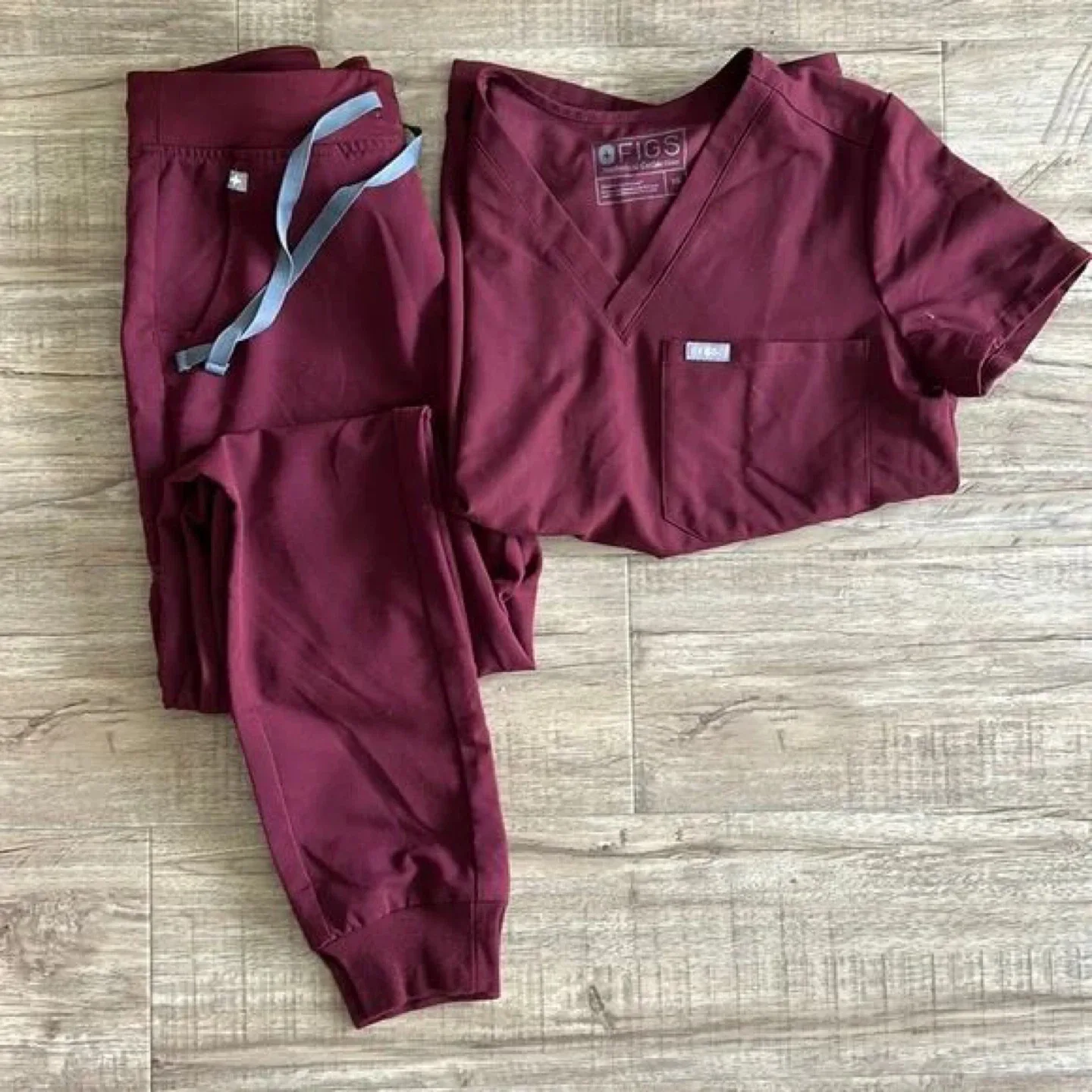 FIGS Scrub Set - Wine Colour