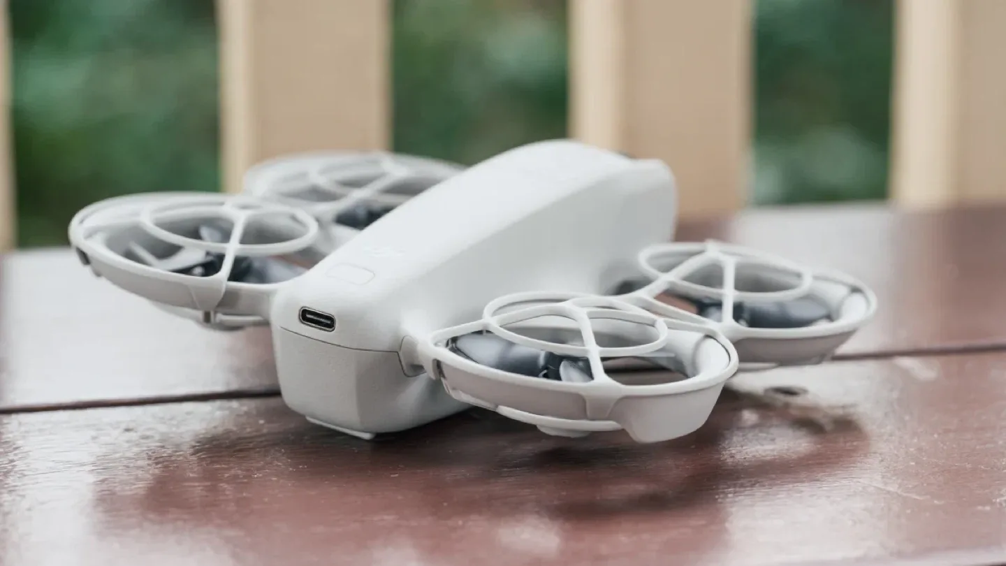 DJI Neo with extra batteries, charger and case! image indicator(5)