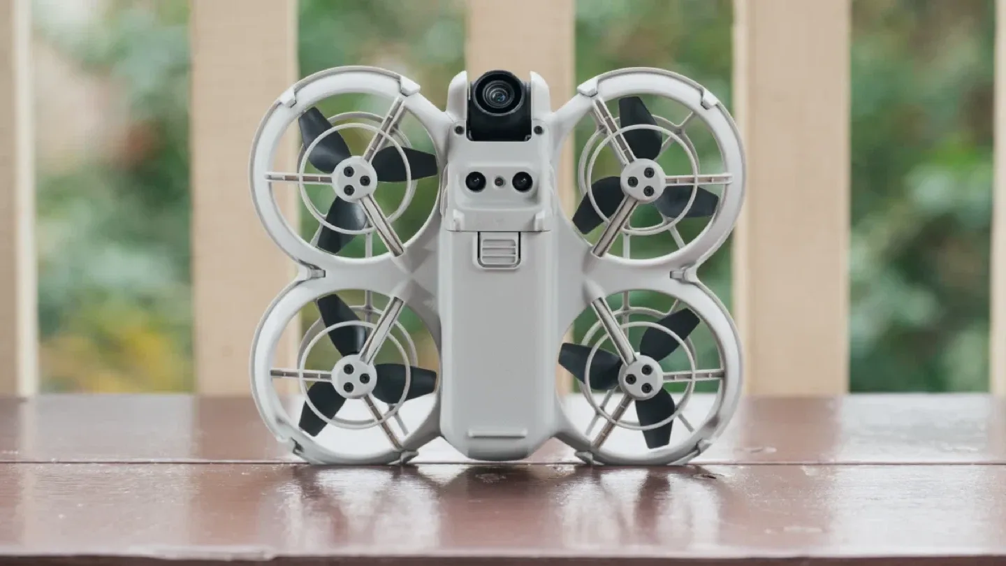 DJI Neo with extra batteries, charger and case! image indicator(6)