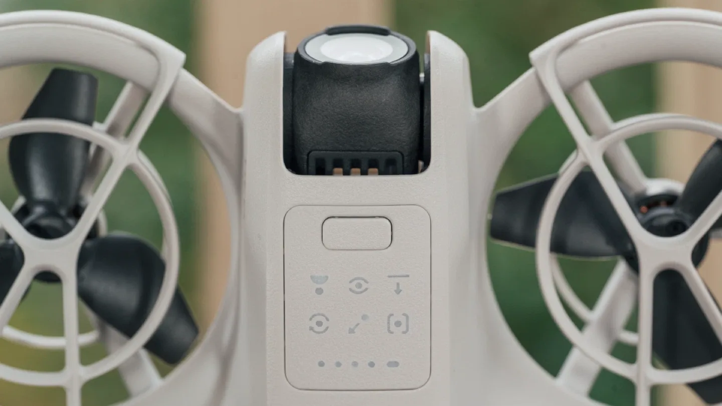 DJI Neo with extra batteries, charger and case! image indicator(3)