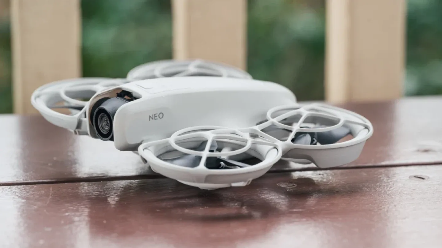 DJI Neo with extra batteries, charger and case! image indicator(2)