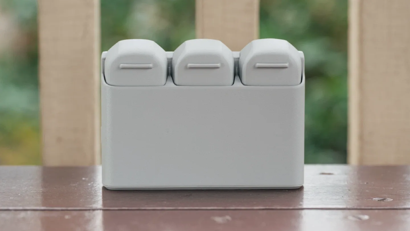 DJI Neo with extra batteries, charger and case! image indicator(7)