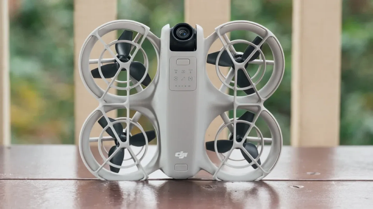 DJI Neo with extra batteries, charger and case! image indicator(4)