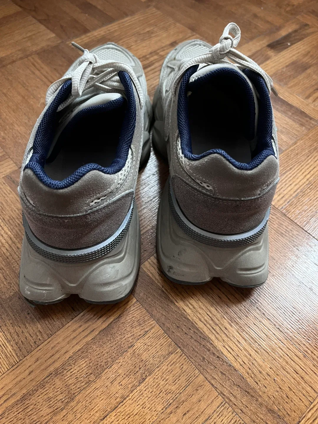 New Balance 860v2 Grey Sneakers - Size 9 (US) image indicator(4)