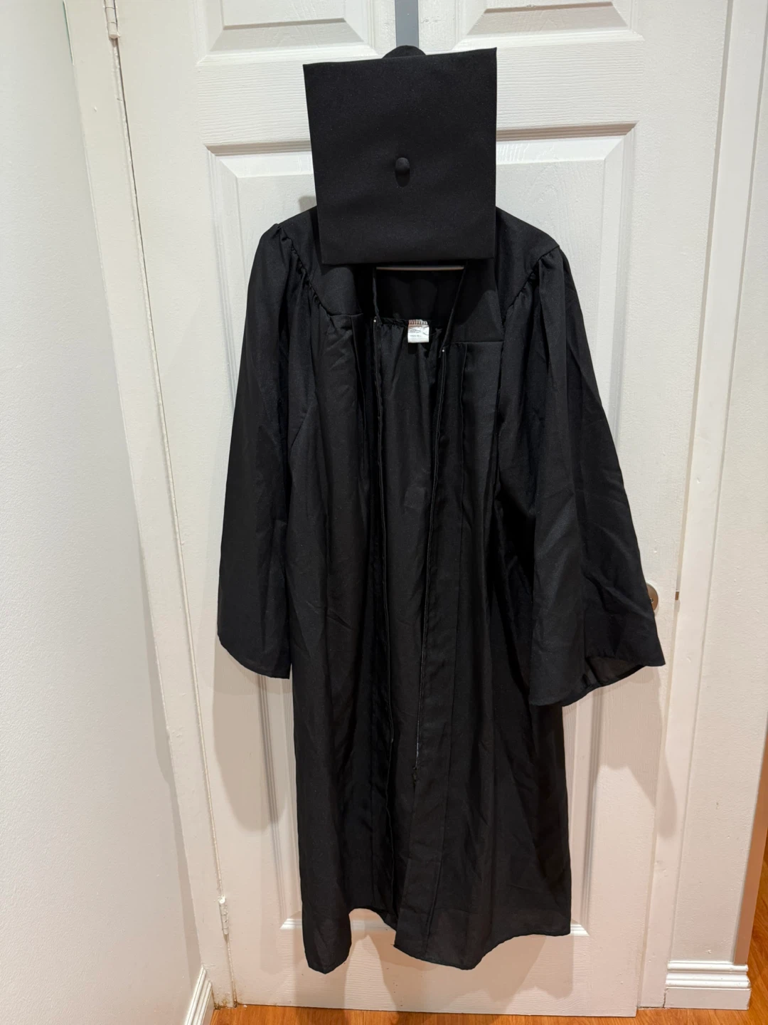 GraduatePro Graduation Gown & Cap - 5'6"-5'8"