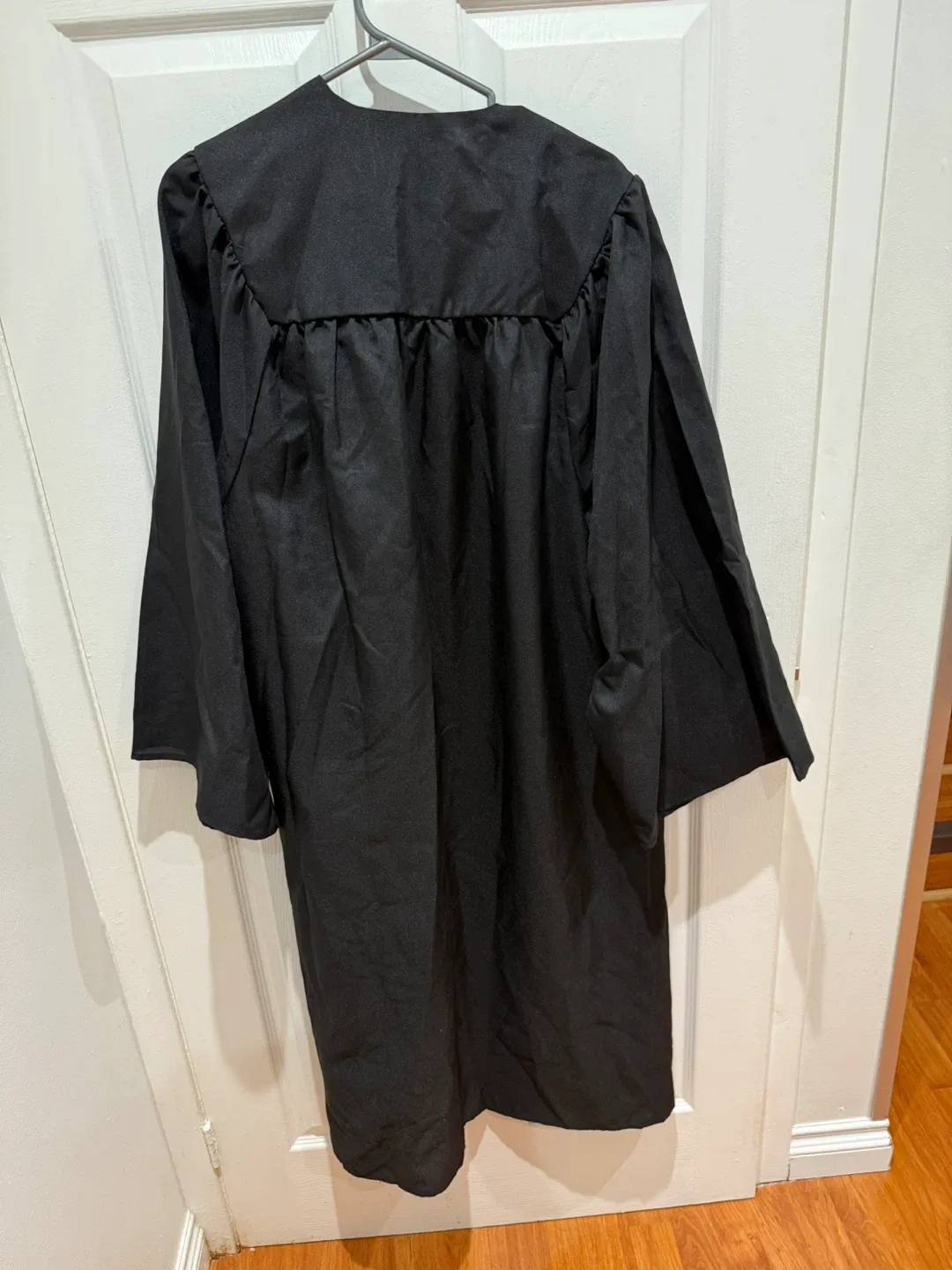 GraduatePro Graduation Gown & Cap - 5'6"-5'8" image indicator(4)