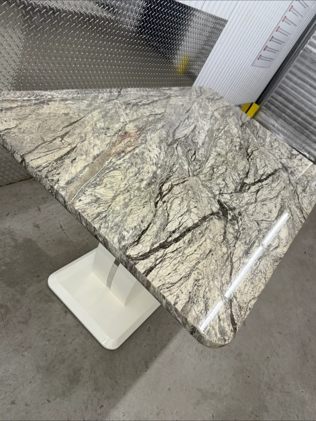 Dining Table image indicator(3)