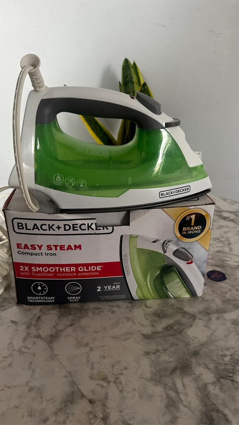 BLACK+DECKER Easy Steam Compact Iron
