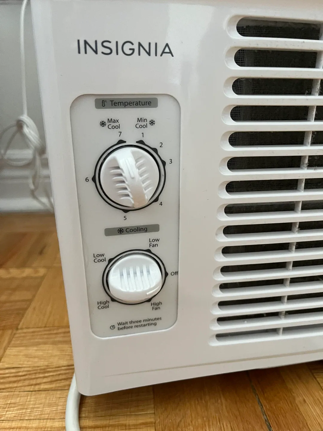 Insignia Window Air Conditioner image indicator(2)