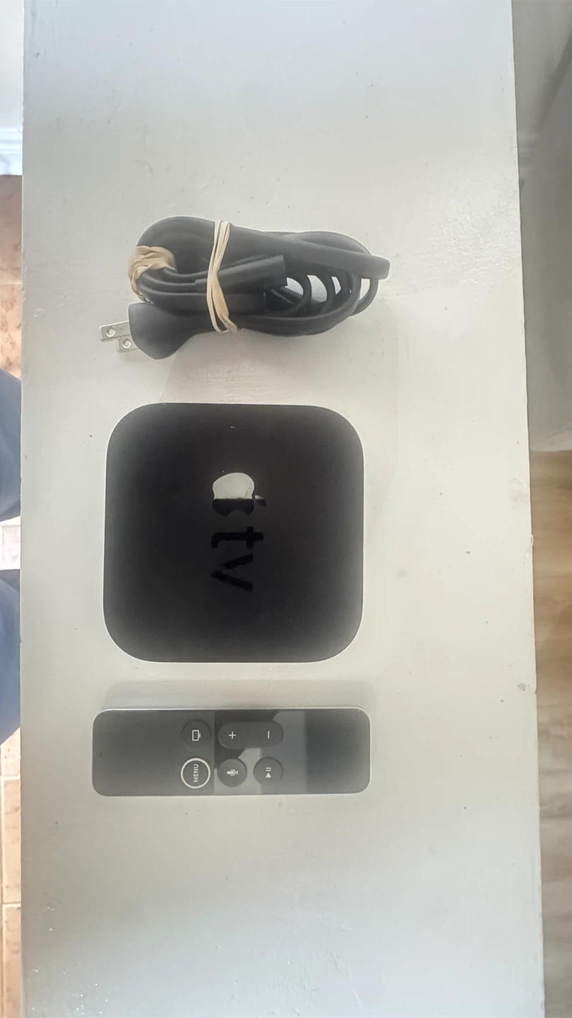 Apple TV 4K Gen 1 with Remote and Power Cord - photo 2