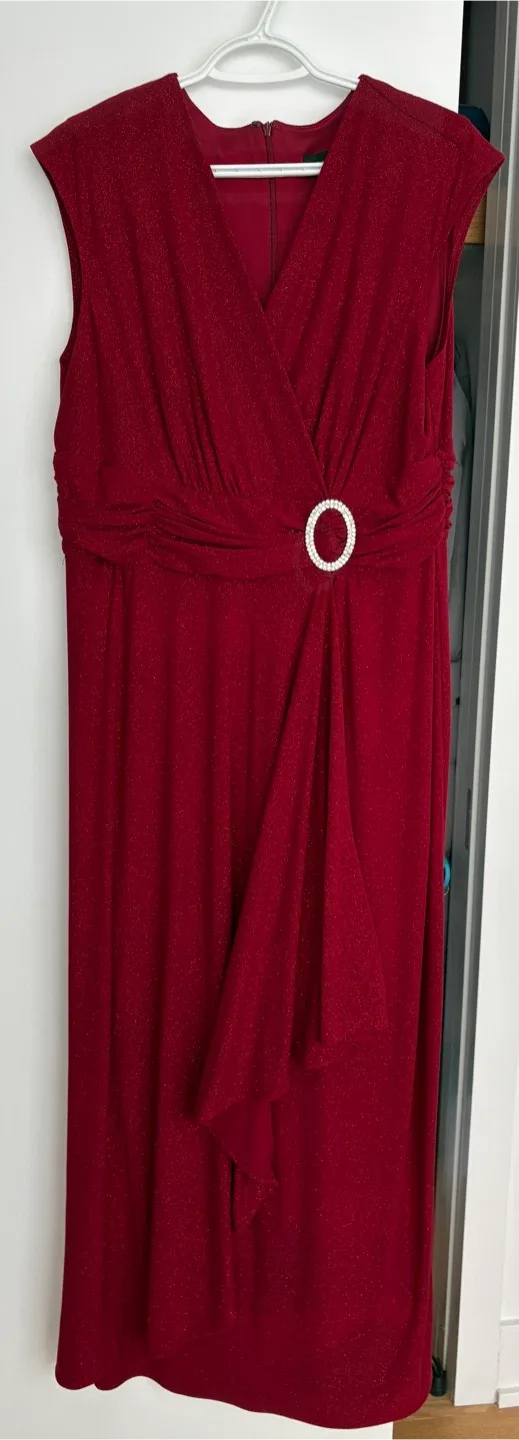 Long Red Christmas Gown Size 16 thumbnail