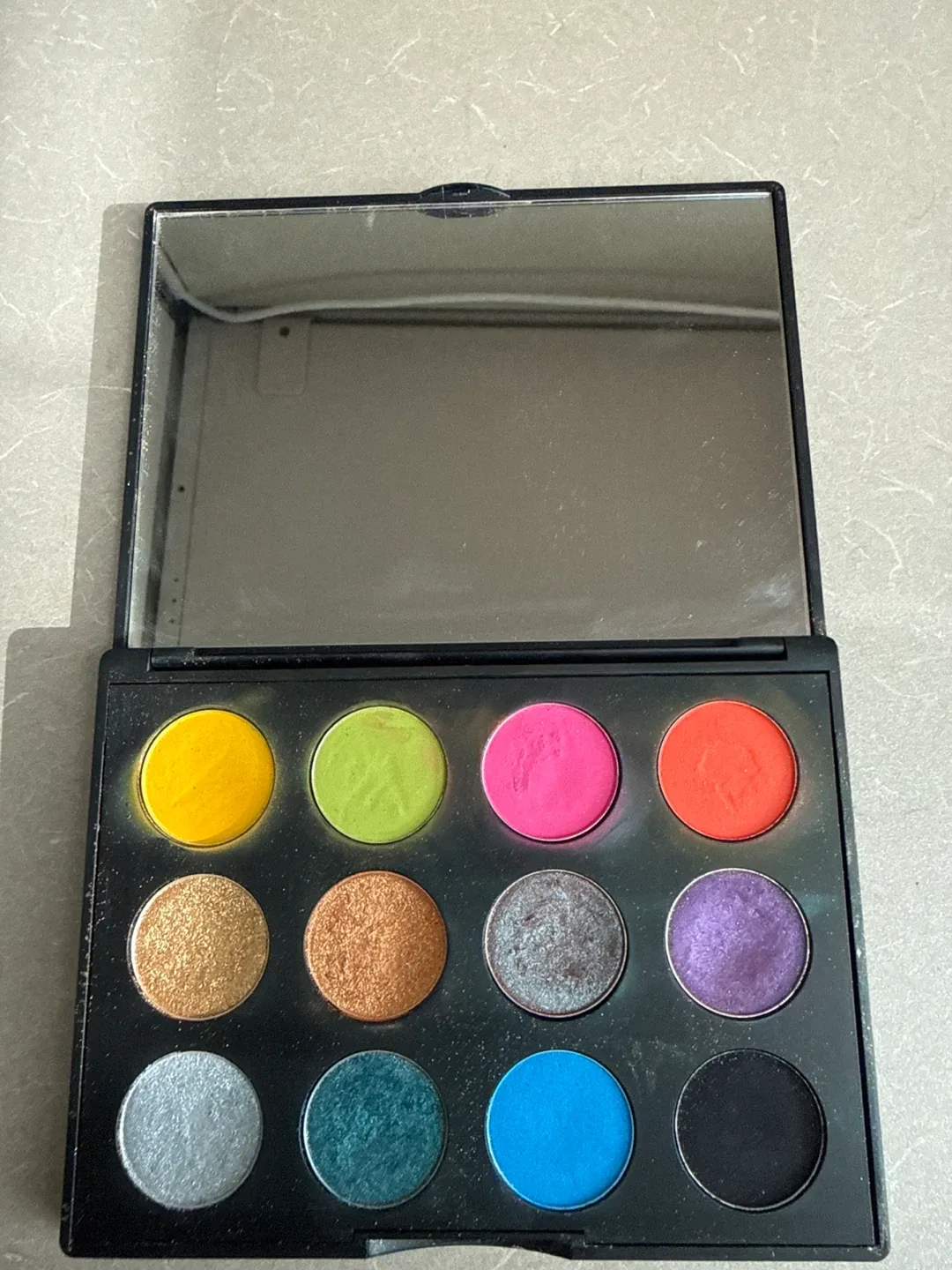 MAC Art Library It's Designer Eyeshadow Palette image indicator(2)