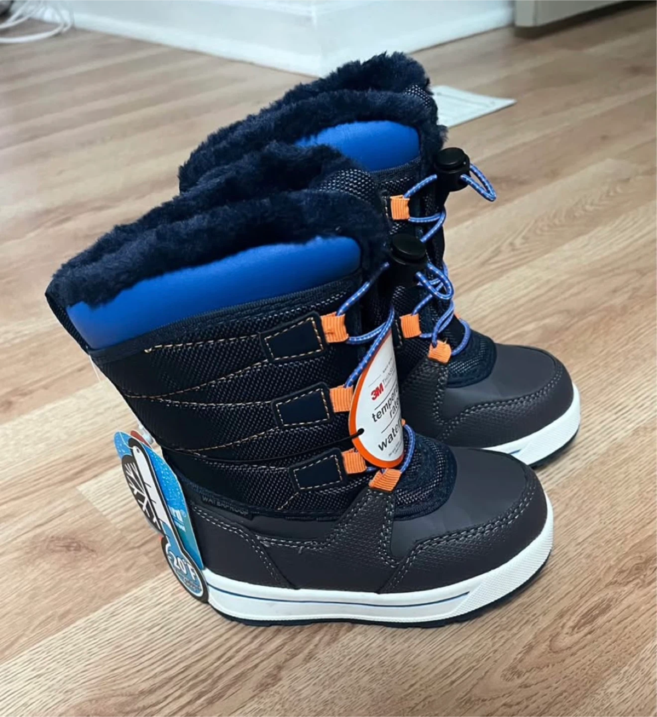 Toddlers Winter Boots size 7 - photo 3
