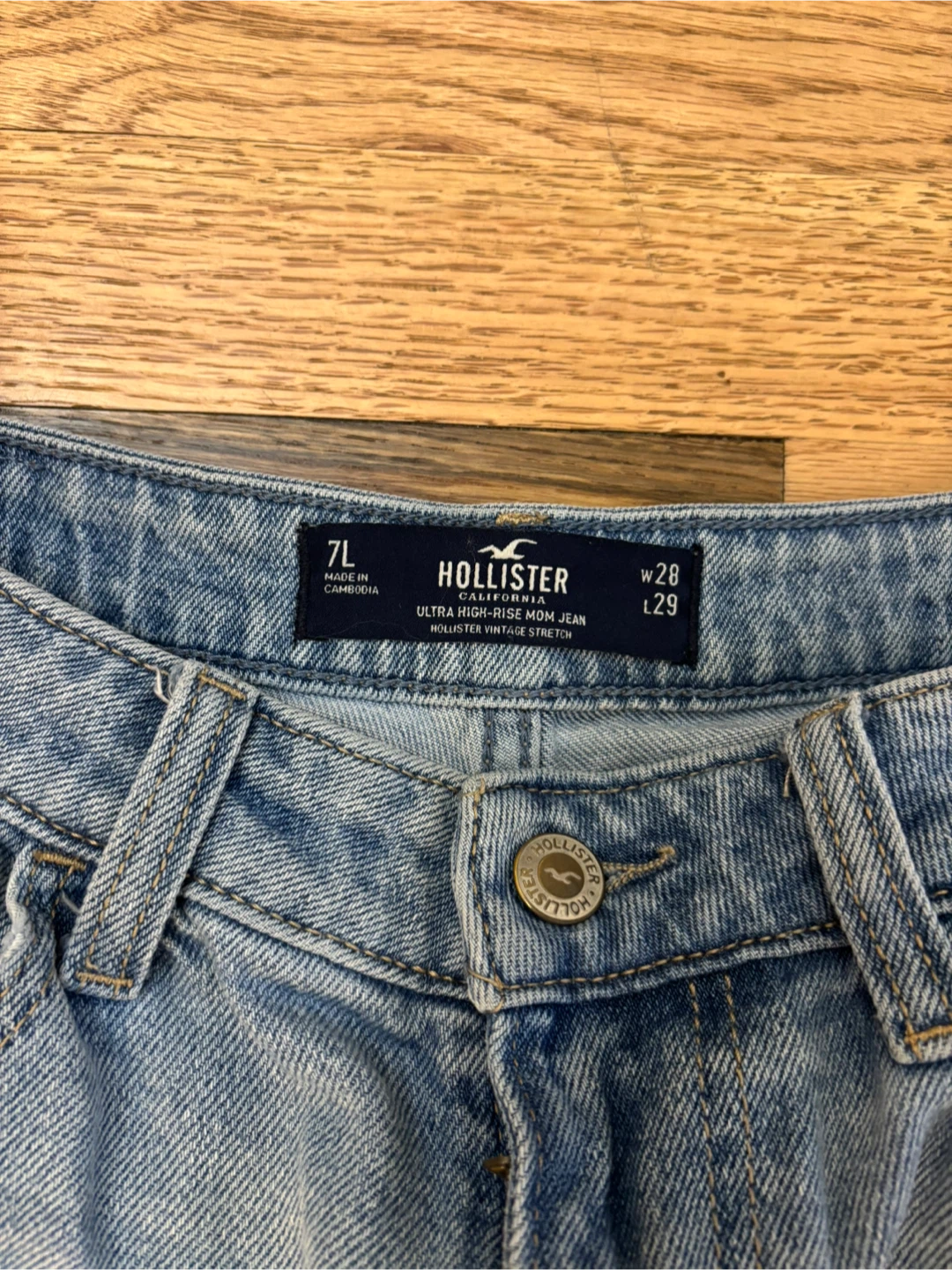 Hollister Ultra High Rise Mom Jeans W28 L29 - photo 2