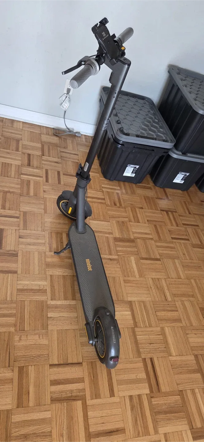 Ninebot Max Electric Scooter with Mount image indicator(5)