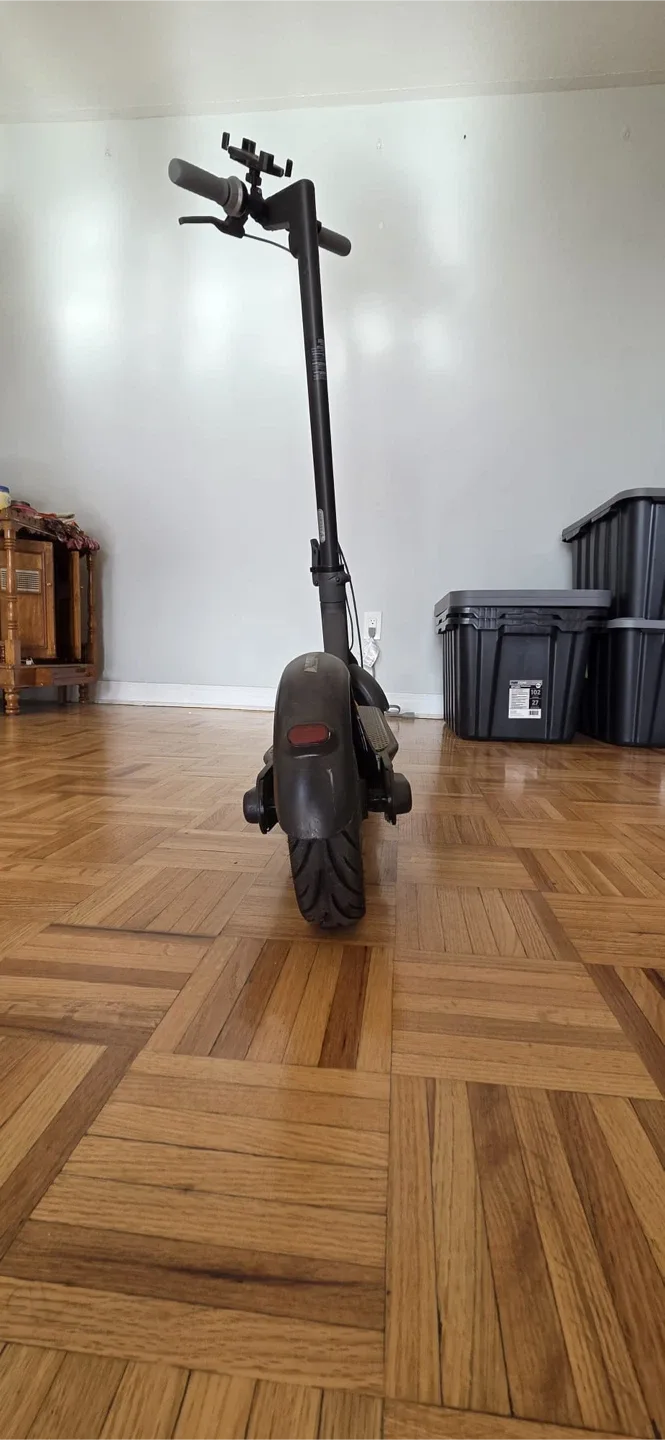 Ninebot Max Electric Scooter with Mount image indicator(4)