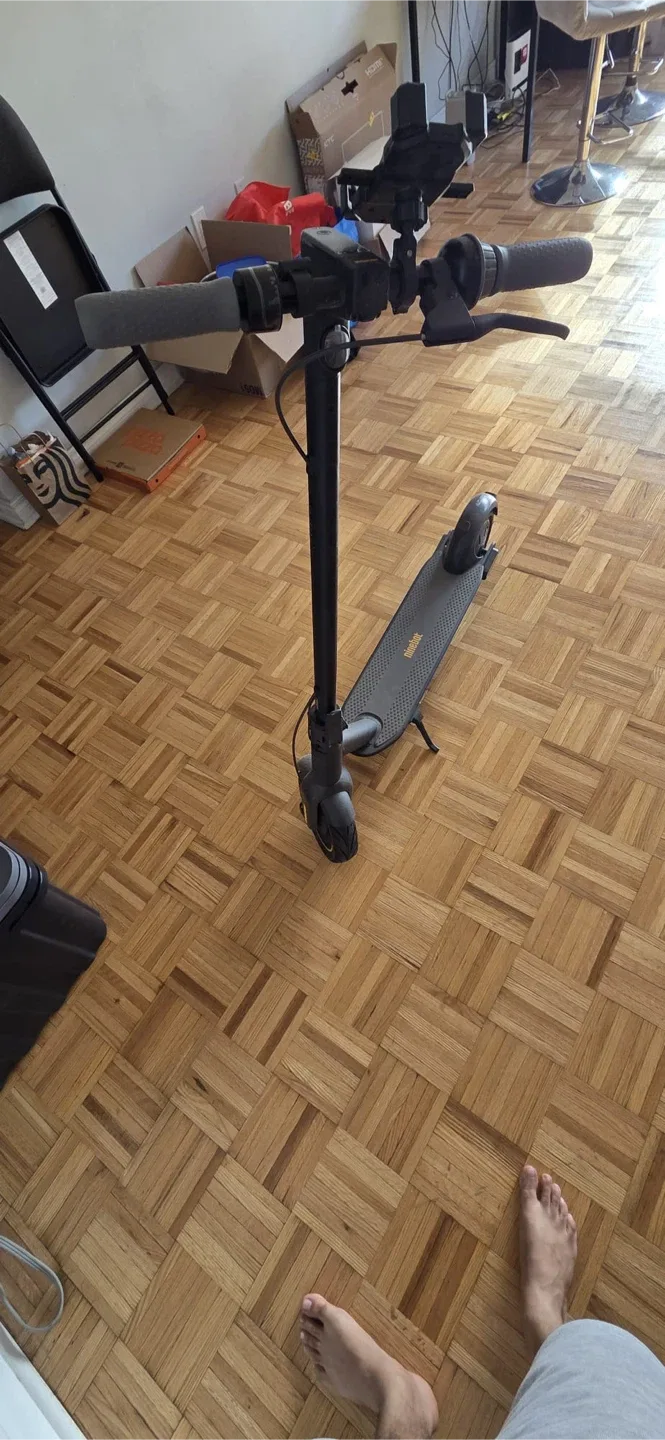 Ninebot Max Electric Scooter with Mount image indicator(3)