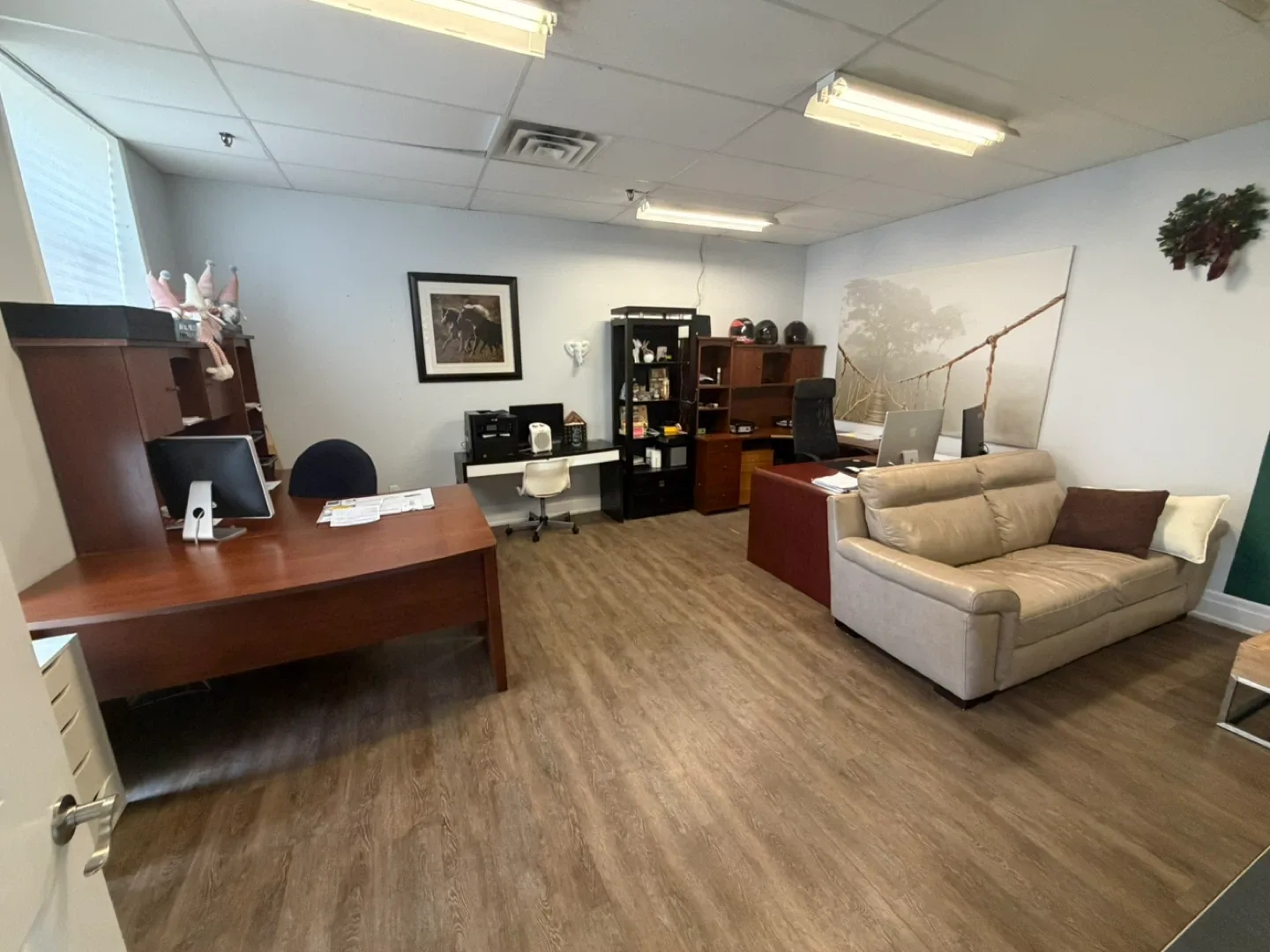 Furnished Office and warehouse for rent image indicator(2)