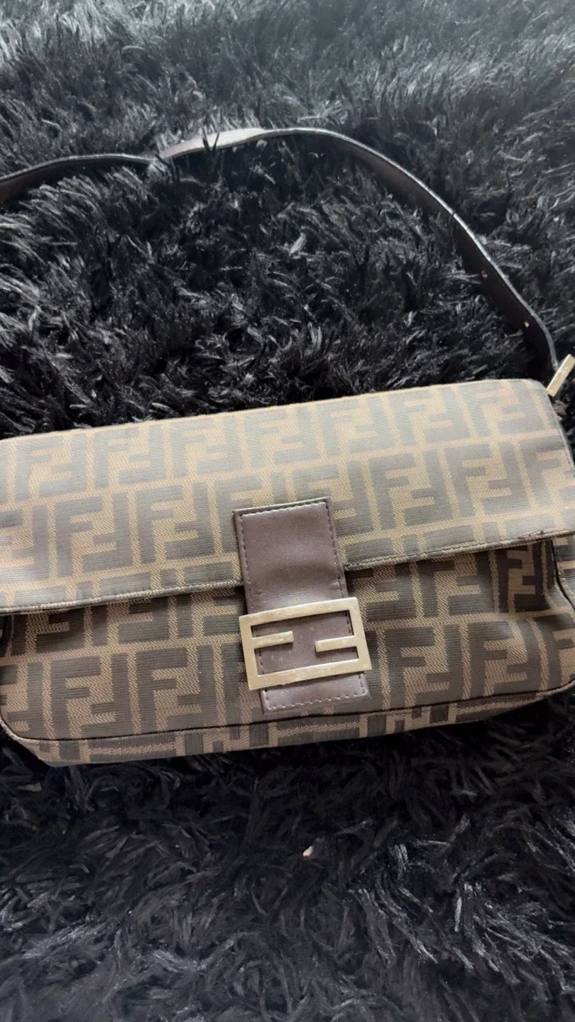 Fendi Baguette Bag image indicator(4)