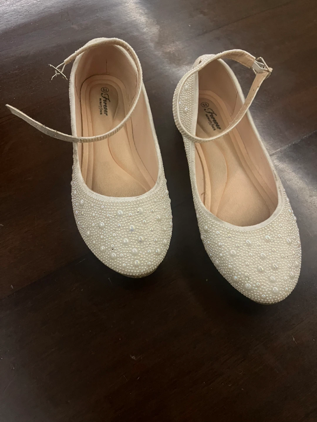 Forever Memory Foam White Shoes - Size 5.5