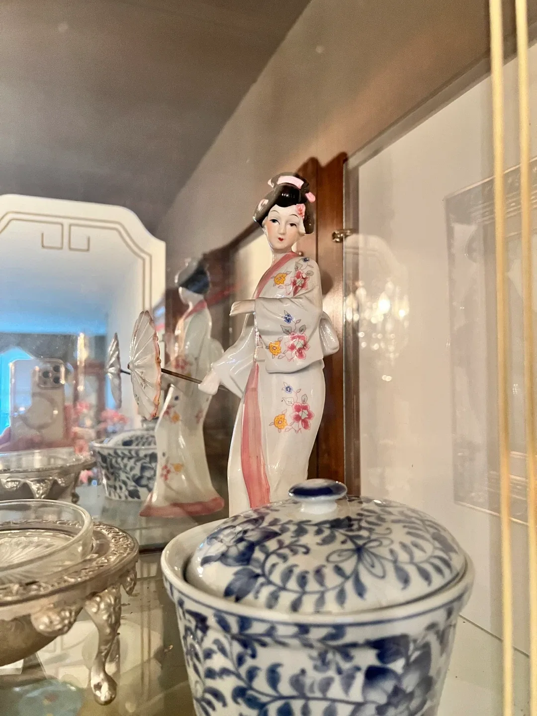 Vintage Japanese Geisha Figurine image indicator(2)