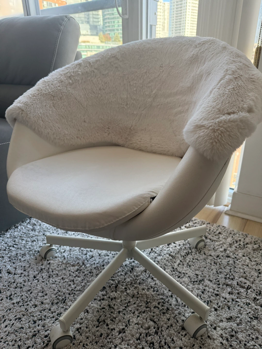 White Office Chair with Furry Cover - photo 5