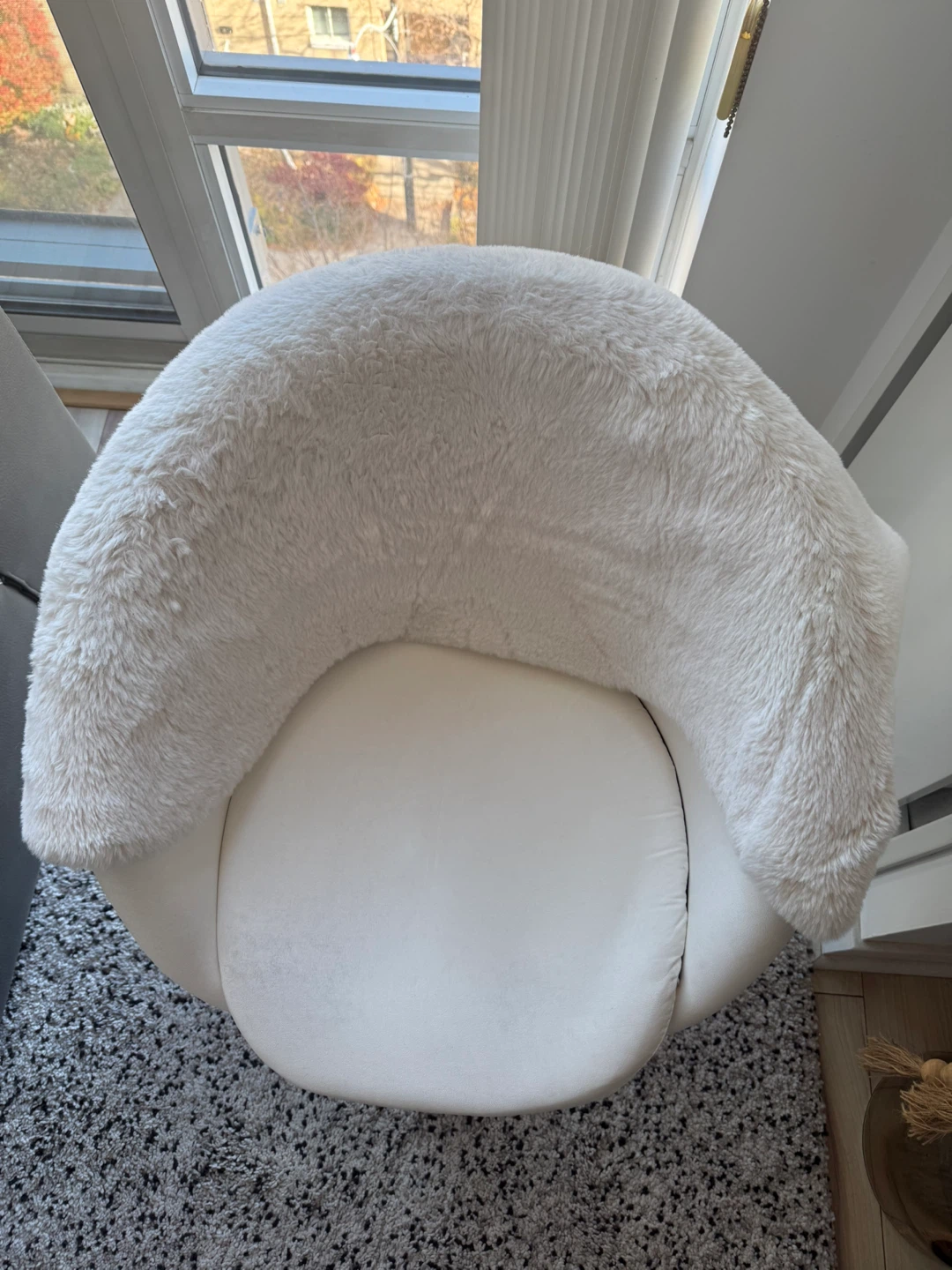 White Office Chair with Furry Cover - photo 2