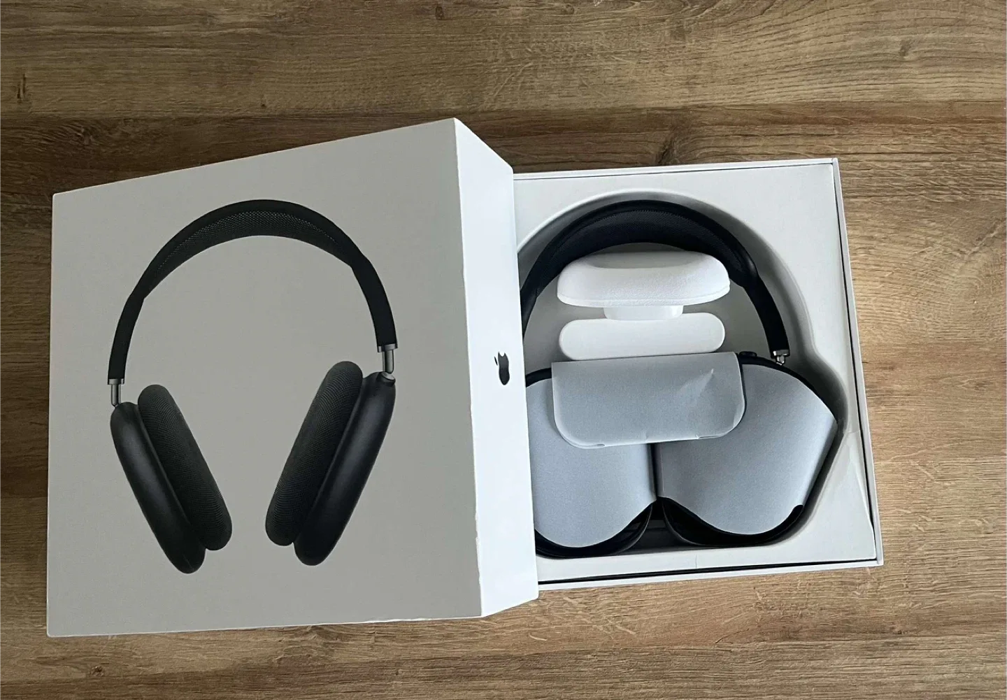 Apple AirPods Max – Excellent Condition, Only $300! image indicator(3)