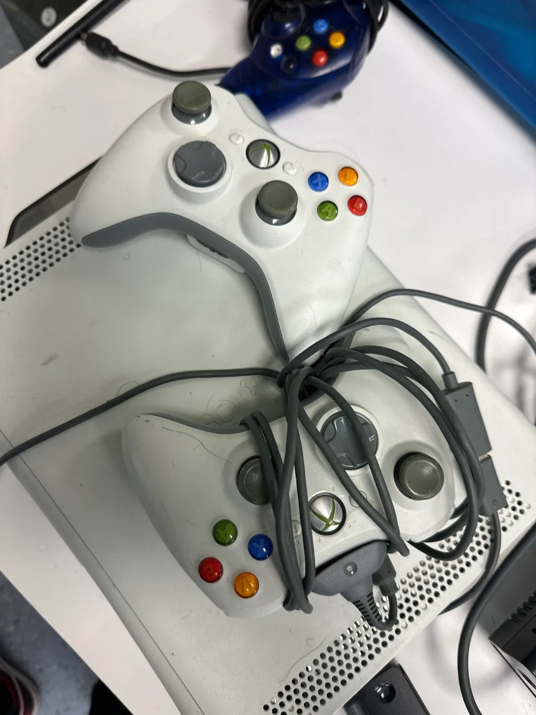 Xbox 360 Console with Controllers image indicator(2)