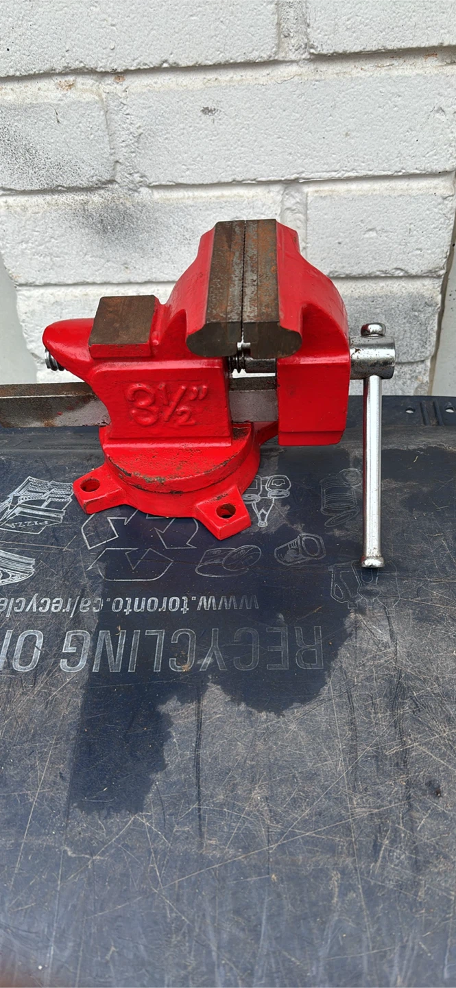Tooluxe 3 1/2" Red Bench Vise - photo 5
