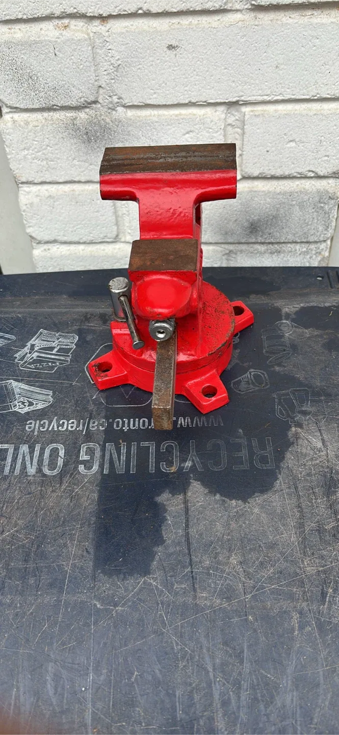 Tooluxe 3 1/2" Red Bench Vise image indicator(2)