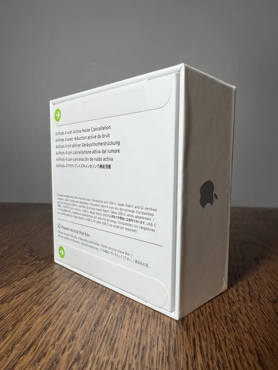 New Apple AirPods 4 with Active Noise Cancellation image indicator(2)