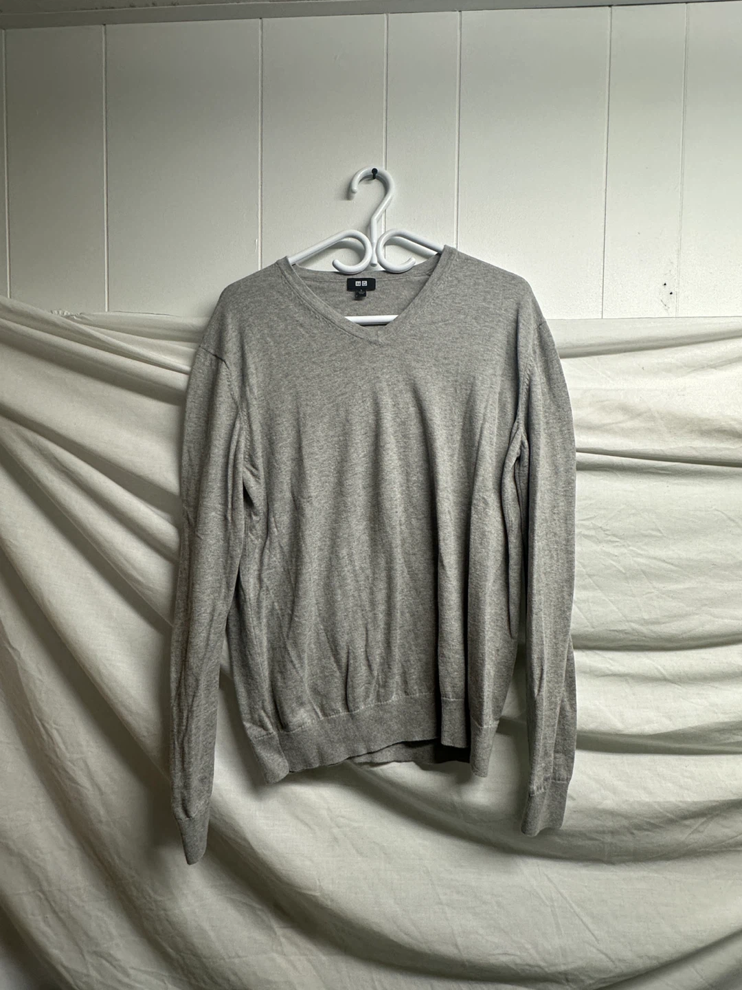 Uniqlo Grey V-Neck Sweater - Size L