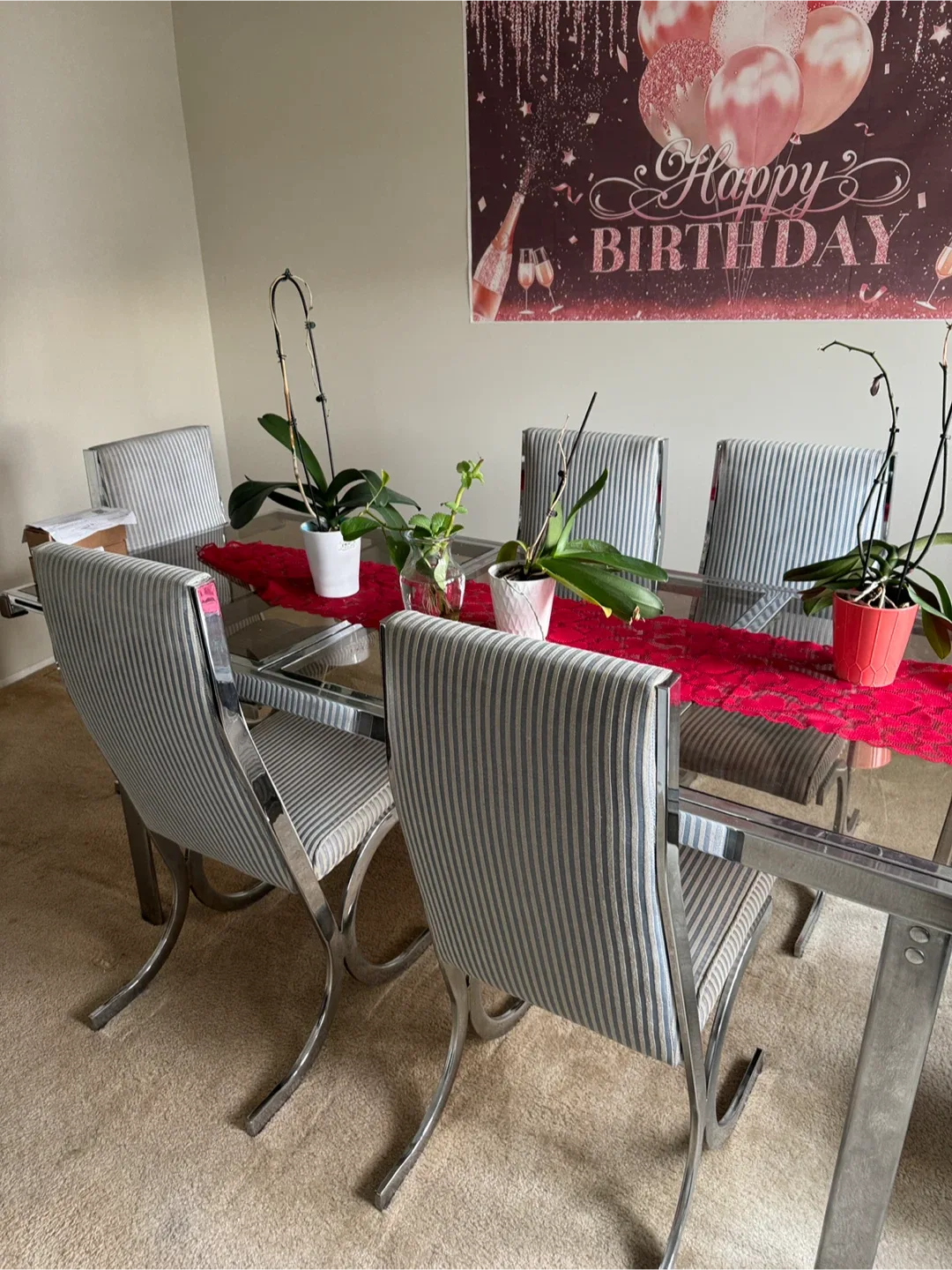 Dining Table with 6 Chairs image indicator(4)