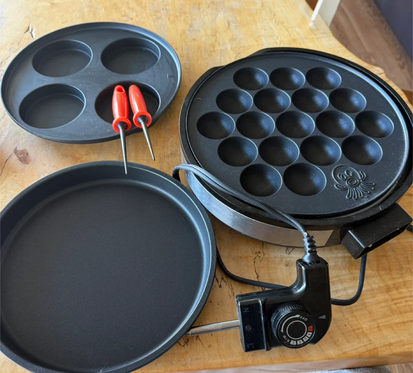 CucinaPro Multi Baker Deluxe with 3 Skillets image indicator(3)