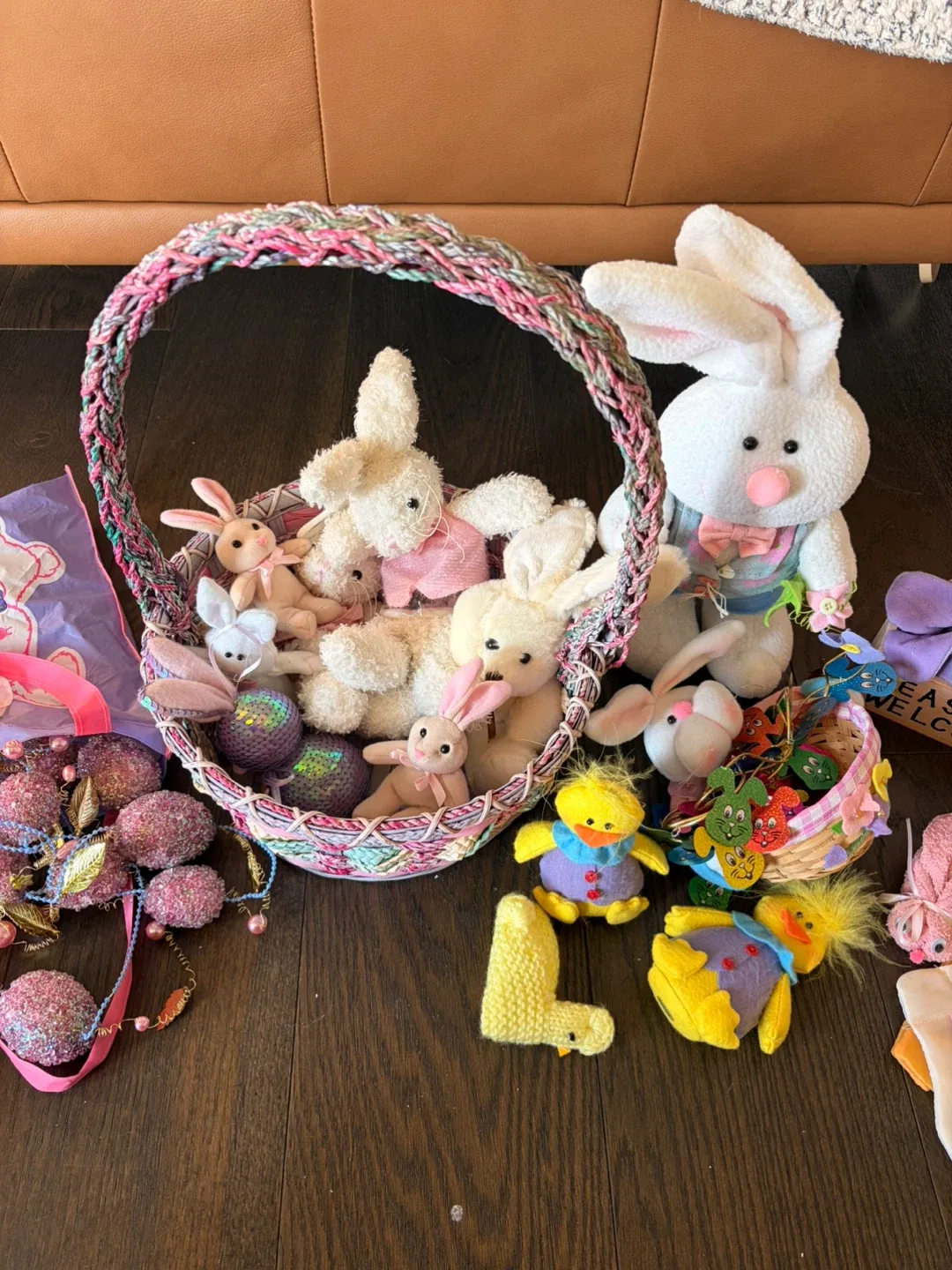 Easter basket with bunny plushies & decorations image indicator(2)