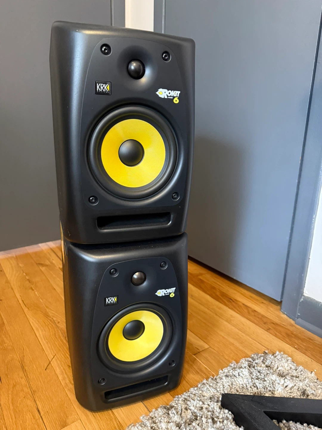 KRK Rokit 6 RPG2 Powered Studio Monitor Speakers with stands