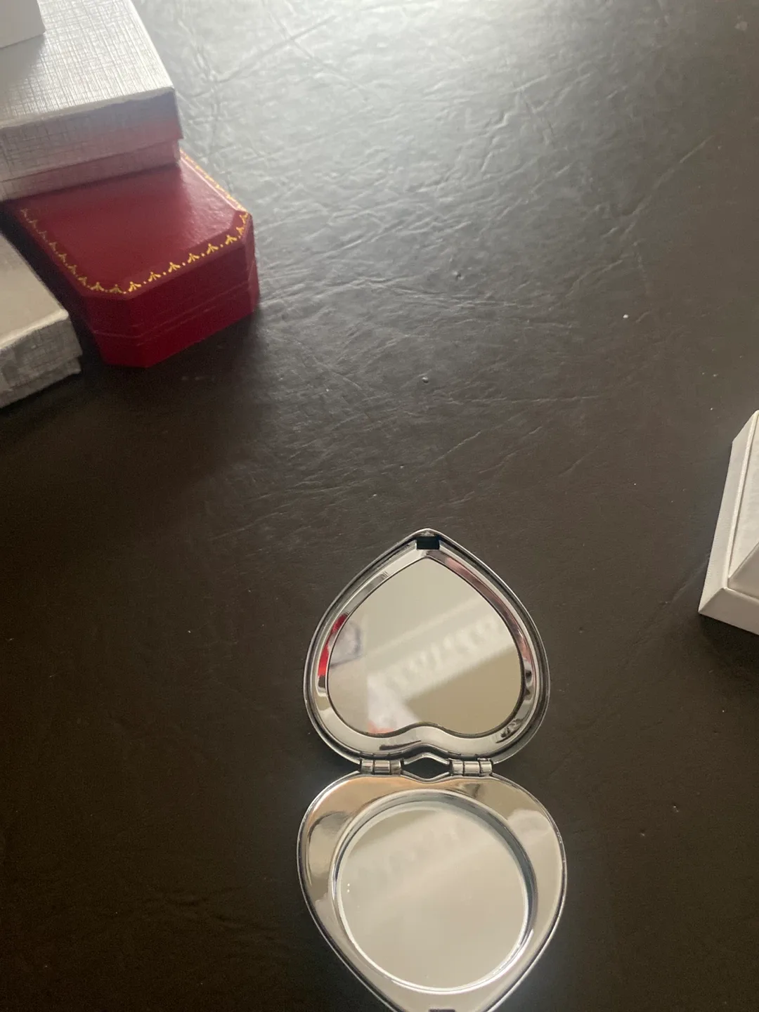 Heart-Shaped Pocket Mirror with Swarovski Crystals image indicator(2)