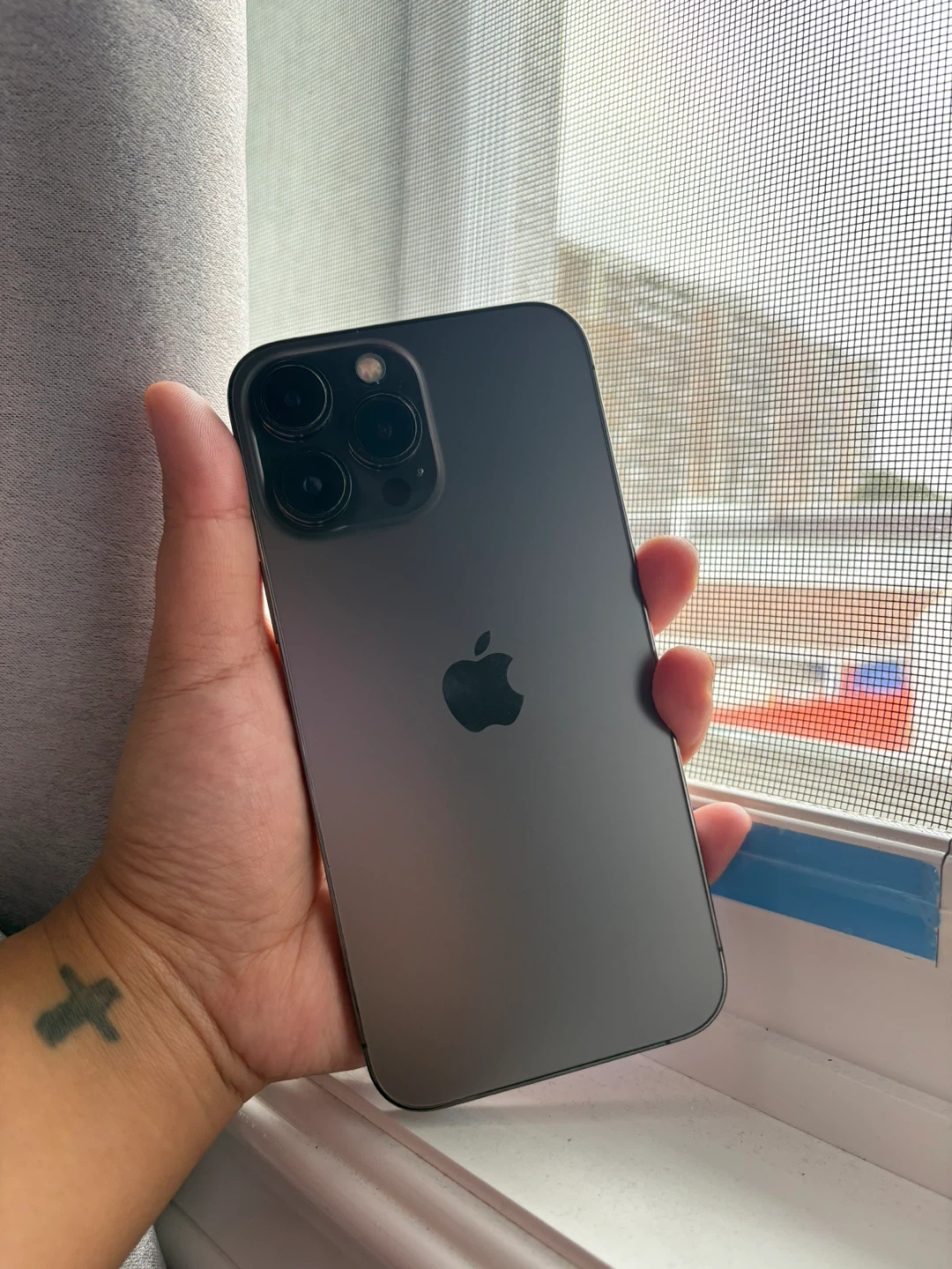 iPhone 13 Pro Max - photo 2